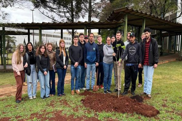 Comunidade acadêmica da Unioeste presta homenagens às vítimas do voo 2283