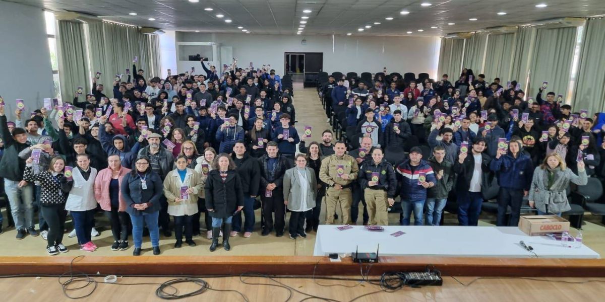 Patrulha Maria da Penha sensibiliza quase 800 estudantes em Assis Chateaubriand