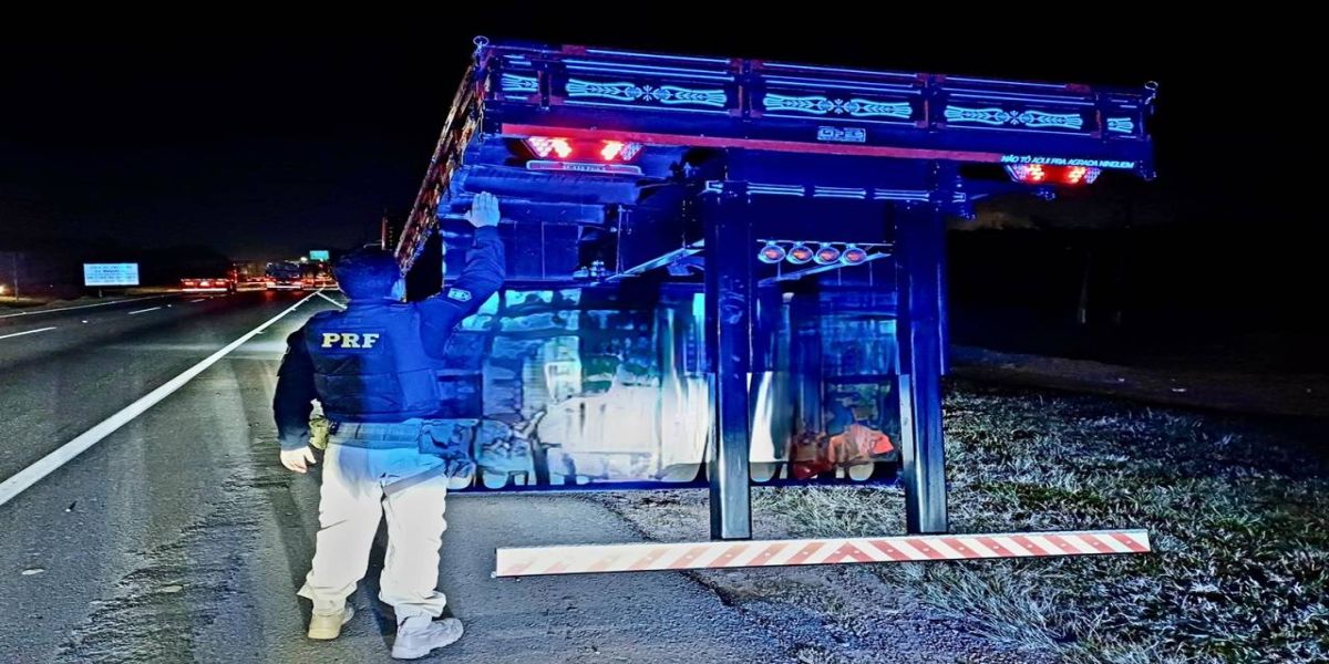 Caminhão "Frankenstein" é flagrado pela PRF com diversas irregularidades em São José dos Pinhais