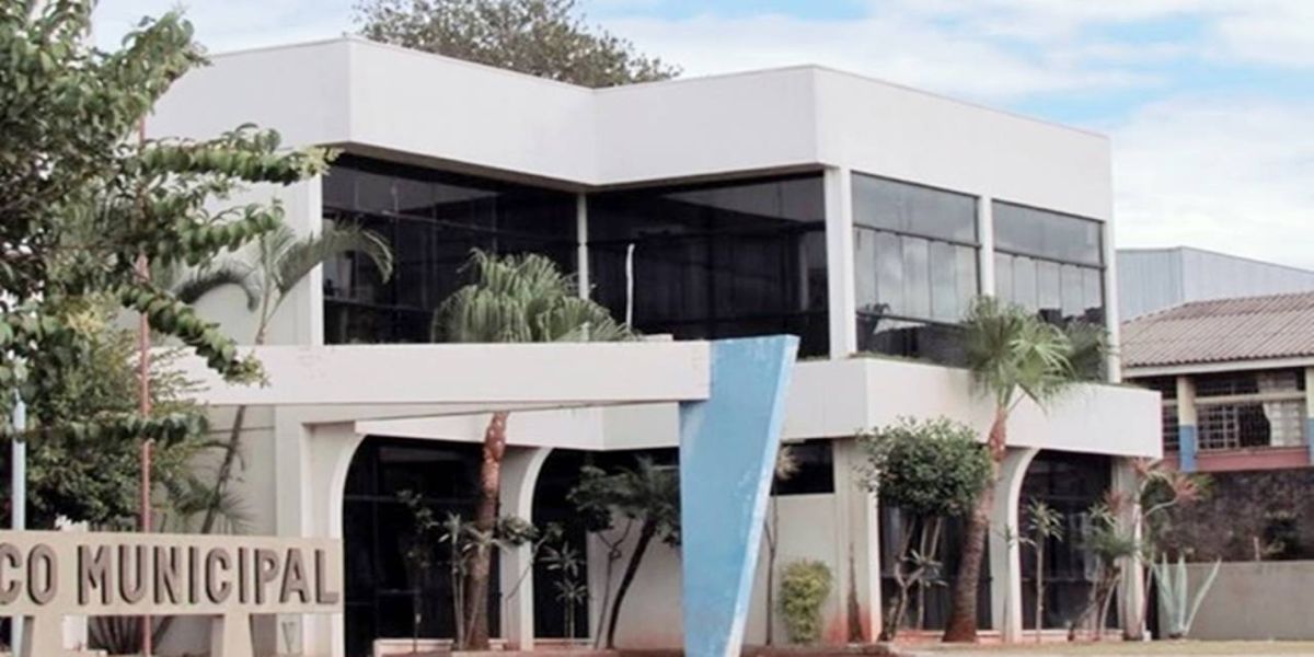 MP propõe ação de improbidade contra prefeito de Quedas do Iguaçu, ex-secretário e casal de parentes