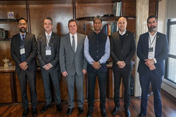 Embaixador da Índia visita Paraná e busca fortalecer laços comerciais