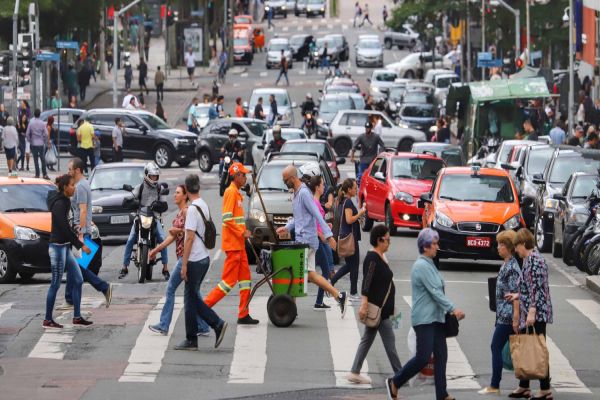 População paranaense cresceu mais em cidades-polo do interior e na RMC