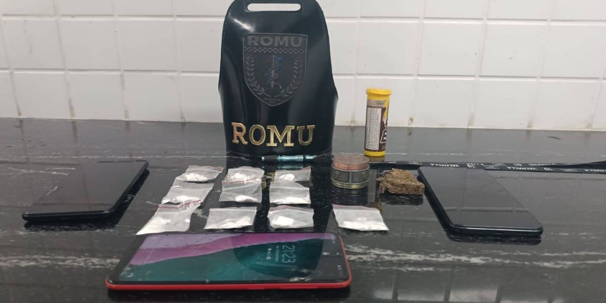 Romu apreende drogas e prende três jovens no Bairro Interlagos em Cascavel