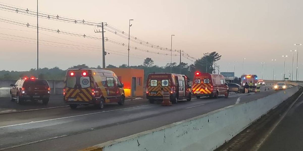Cinco pessoas ficam feridas em colisão na BR-277 em Cascavel