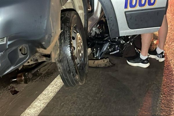 Imagem referente a notícia: Três veículos se envolvem em acidente na BR-369 em Cascavel; Motociclista fica ferido