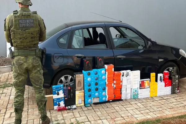 Foto relacionada a notícia: BPFron apreende veículo com eletrônicos contrabandeados na BR-369 em Ubiratã