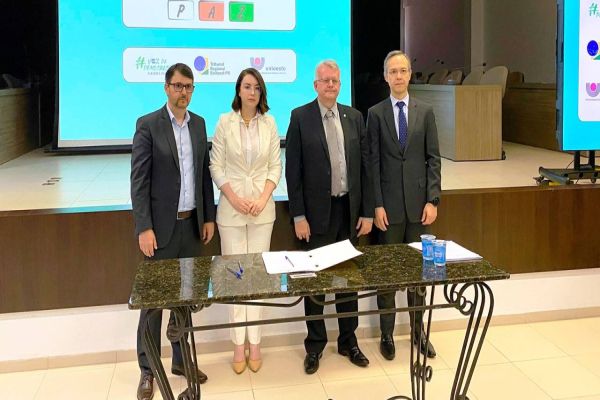 Unioeste assina Pacto Pela Paz nas eleições do Tribunal Regional Eleitoral do Paraná