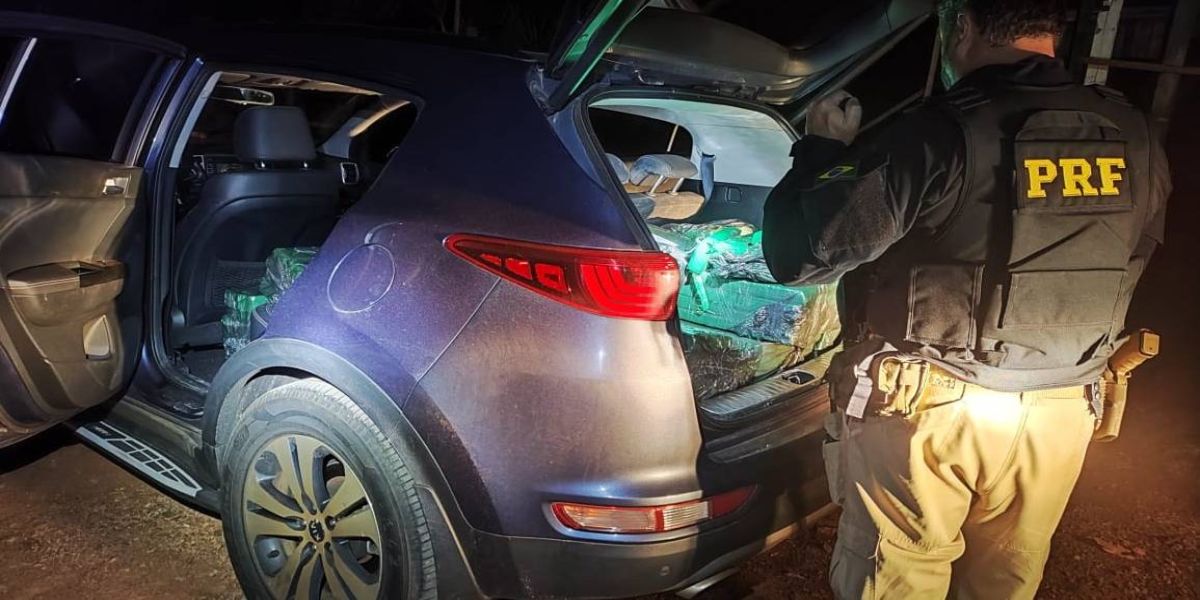 PRF apreende veículo com 375 quilos de maconha na BR-277 em Guaraniaçu