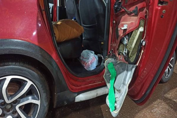 PRF apreende 127 kg de maconha em carro na BR-277 em Cascavel; Passageiras negaram saber da droga