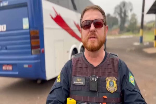 PRF flagra ônibus sem condição de trafegar e aplica oito autos de infração em Céu Azul