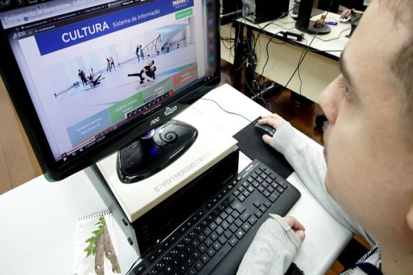 Pareceristas de editais da PNAB no Paraná passam por treinamento
