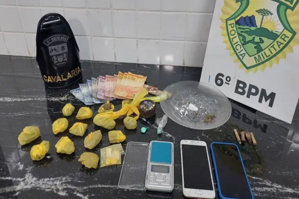 Foto relacionada a notícia: Polícia Militar apreende drogas e menores em ponto de tráfico no Bairro Floresta em Cascavel