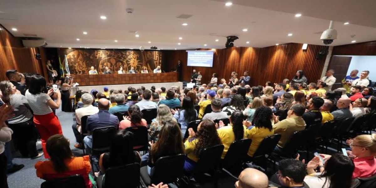 Assembleia destaca importância logística dos Correios para o Paraná