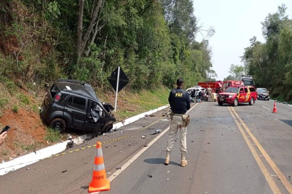 Homem morre e outras três pessoas ficam feridas em colisão frontal na BR-277 em Laranjeiras do Sul