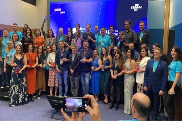 Rádio Educativa e TV Paraná Turismo vencem o 11º Prêmio Sebrae de Jornalismo