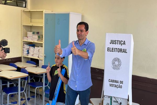Eleições 2024: Márcio Pacheco registra voto no Colégio do Jardim Consolata e avalia eleições