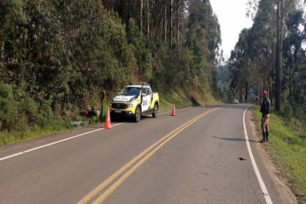Motociclista sem CNH morre na PR-364, após cair da moto