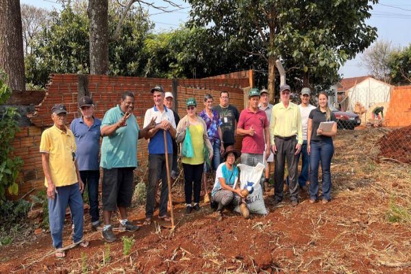 Agricultura Urbana: Famílias recebem apoio técnico e insumos da Prefeitura de Cascavel