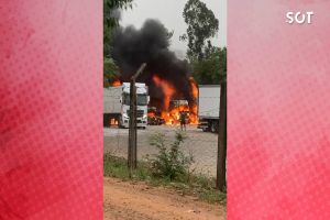 Imagem referente à notícia: Incêndio de grandes proporções destrói veículos em transportadora no noroeste do Paraná