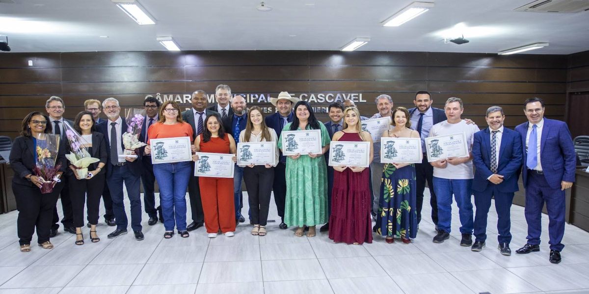 Professores que atendem crianças hospitalizadas recebem reconhecimento da Câmara de Cascavel