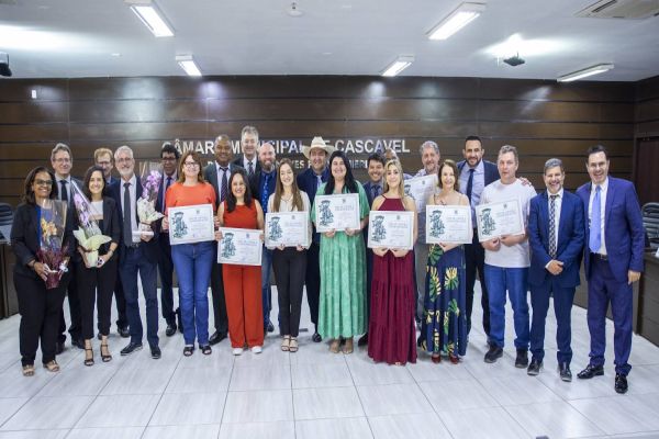 Professores que atendem crianças hospitalizadas recebem reconhecimento da Câmara de Cascavel