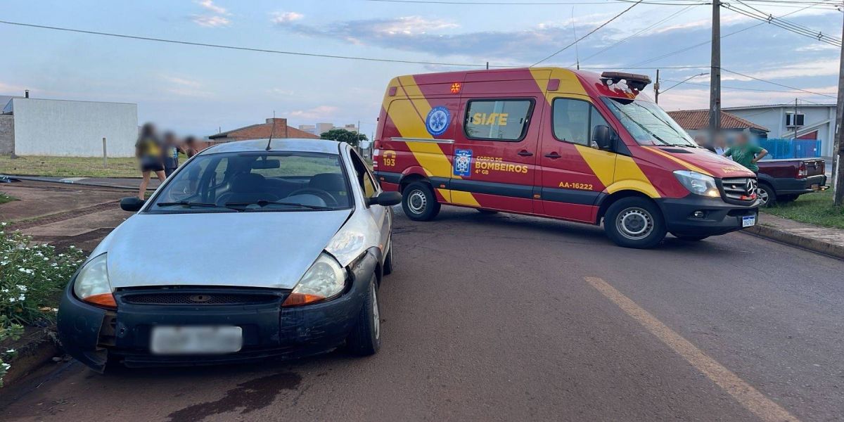 Homem fica ferido em forte colisão entre Strada e Ford Ka no Jardim Itália, em Cascavel