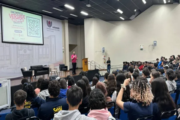 Foto relacionada a notícia: Com inscrições para o Vestibular abertas, Unioeste atrai estudantes para dentro da universidade