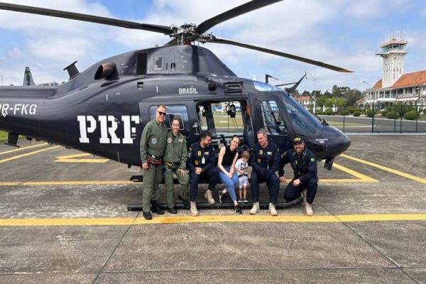 Imagem referente a notícia: Helicóptero da PRF transporta criança de 3 anos para realizar transplante em Curitiba