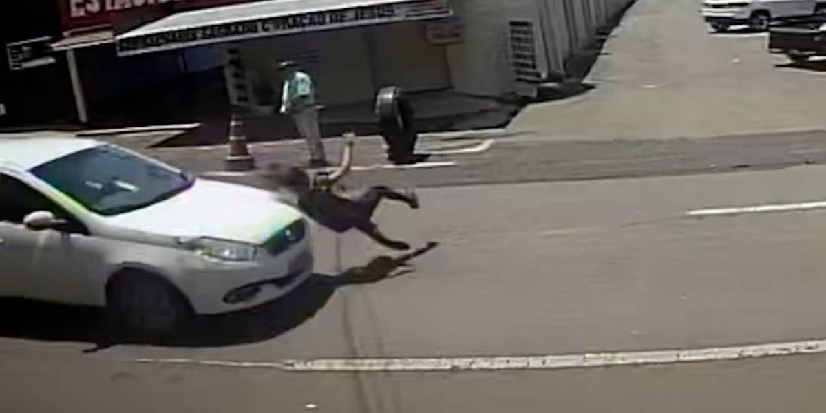 Menina de 11 anos é atropelada por automóvel no centro de Cascavel