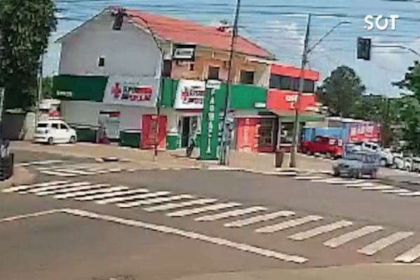 Duas pessoas ficam feridas em forte colisão de trânsito no Jardim Clarito em Cascavel
