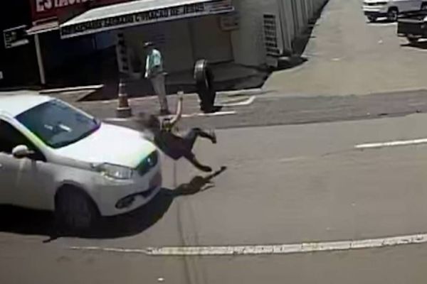 Menina de 11 anos é atropelada por automóvel no centro de Cascavel