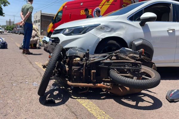 Motociclista fica ferido em colisão de trânsito no Bairro São Cristóvão em Cascavel
