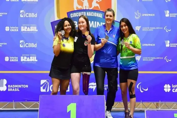 Foto relacionada a notícia: Kauana Beckenkamp brilha no Brasileiro de Parabadminton e mira o Sul-Americano