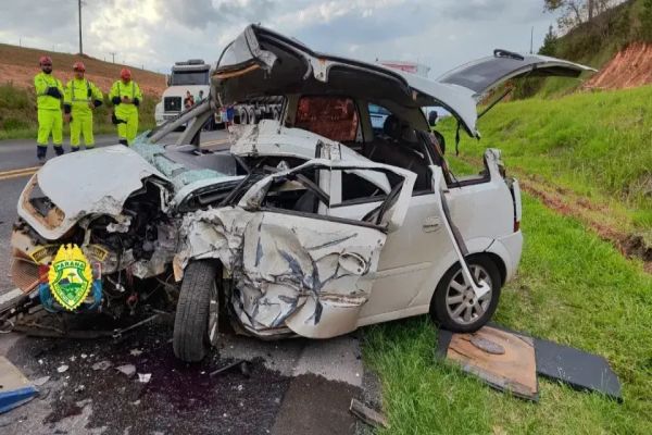 Colisão frontal na PR-092 causa morte de idoso e deixa duas feridas em Wenceslau Braz