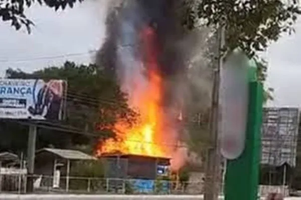 Foto relacionada a notícia: Incêndio destrói casa de homem-bomba do STF em SC; ex-esposa é encontrada gravemente ferida
