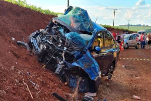 Imagem referente à notícia: Adolescente de 14 anos morre em colisão entre dois veículos na PR-558 no Paraná