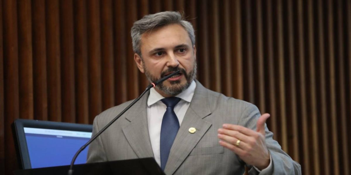 Fábio Oliveira se posiciona contra Traiano na presidência da CCJ da ALEP