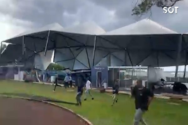 Ventania derruba estrutura de evento náutico em Foz do Iguaçu