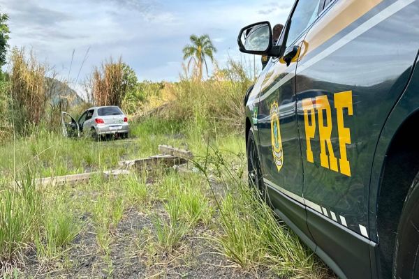 Polícia Rodoviária Federal apreende 80Kg de maconha em Guarapuava após fuga do condutor