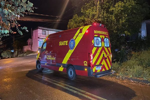 Mãe e filho ficam feridos em colisão de trânsito no Bairro Morumbi em Cascavel