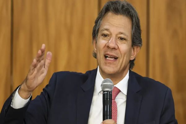 Haddad anuncia isenção de IR para quem ganha até R$ 5 mil