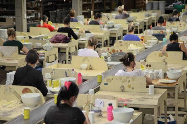 331 municípios paranaenses têm saldo positivo de geração de empregos em 2024