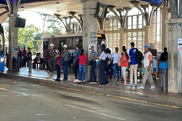 Transporte coletivo de Cascavel sofre atrasos após assembleia e ameaça de greve
