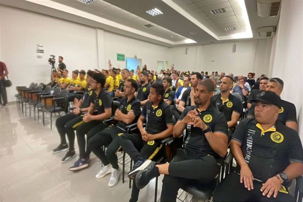 FC Cascavel apresenta elenco para 2025 com novidades e renovações
