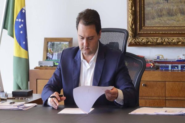 Governador Ratinho Junior sanciona ampliação e reajuste do auxílio-alimentação para servidores