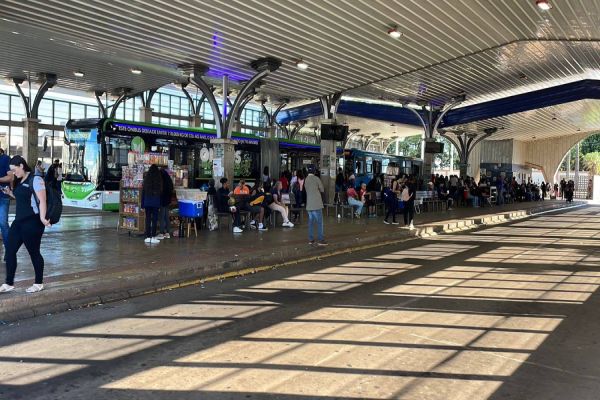 Imagem referente a notícia: Sinttracovel suspende temporariamente greve do transporte público em Cascavel