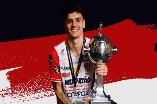 Cascavel Futsal renova contrato com o ala Micuim para 2025