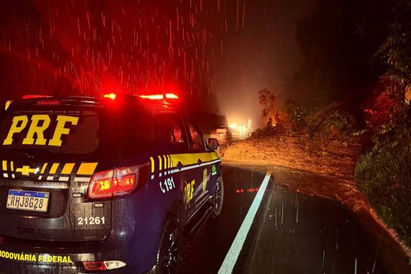 BR-277 interditada na Serra da Esperança: risco de deslizamento causa transtornos