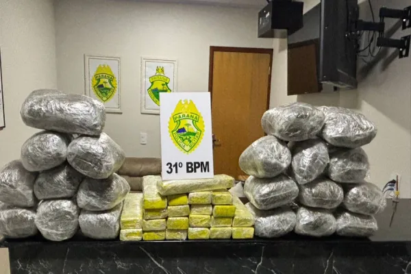Foto relacionada a notícia: Polícia Militar apreende 34,4 kg de maconha em ônibus durante Operação Natal em Corbélia