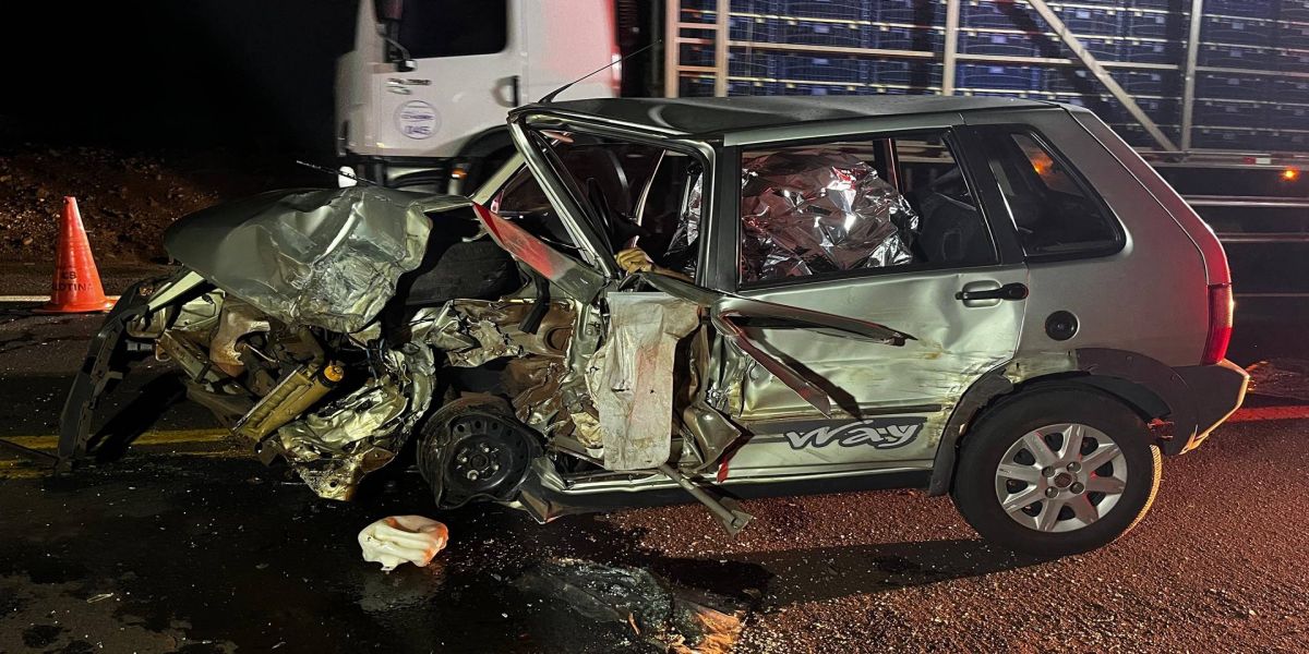 Três veículos se envolvem em grave acidente na PR-182; Homem morre e três pessoas ficam feridas